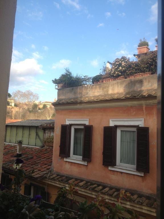 Over The Tiber Loft ローマ 部屋 写真